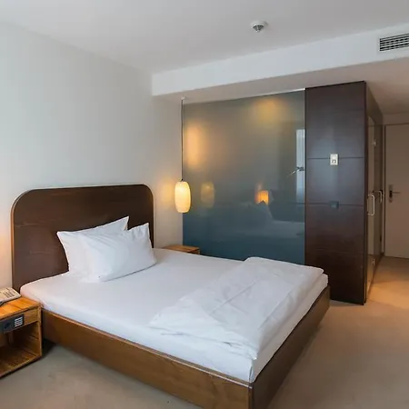 Corbin Muenchen Airport Business מלון 3*